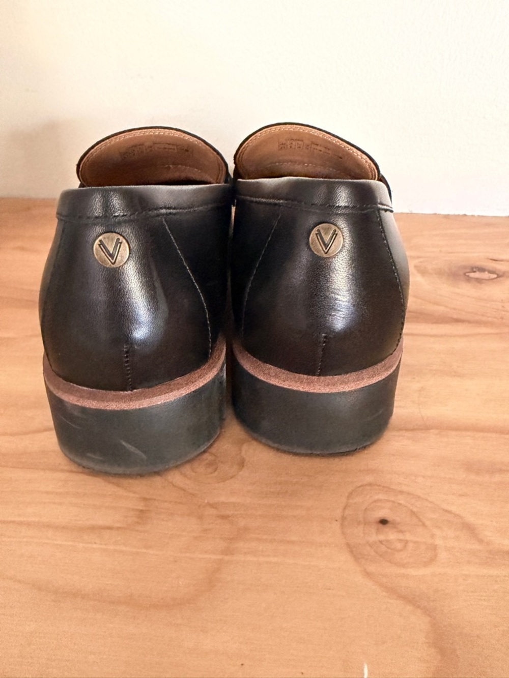Vionic Black Leather Loafer - Picture 4 of 12